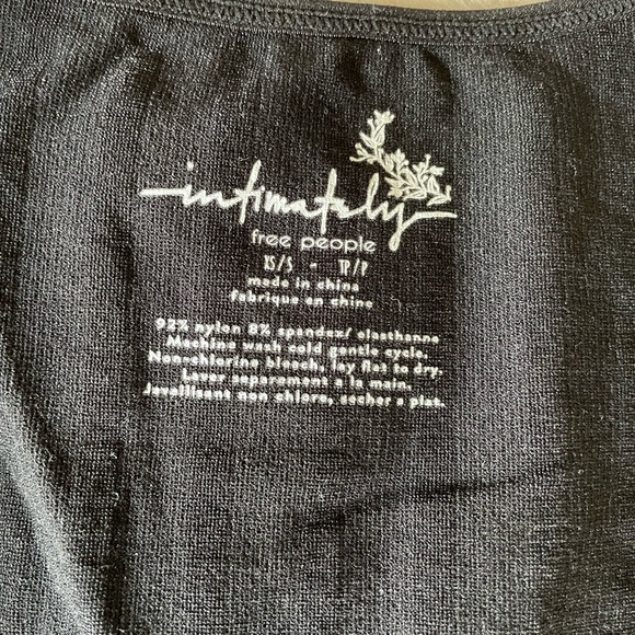 Long sleeve black top - Picture 3 of 3